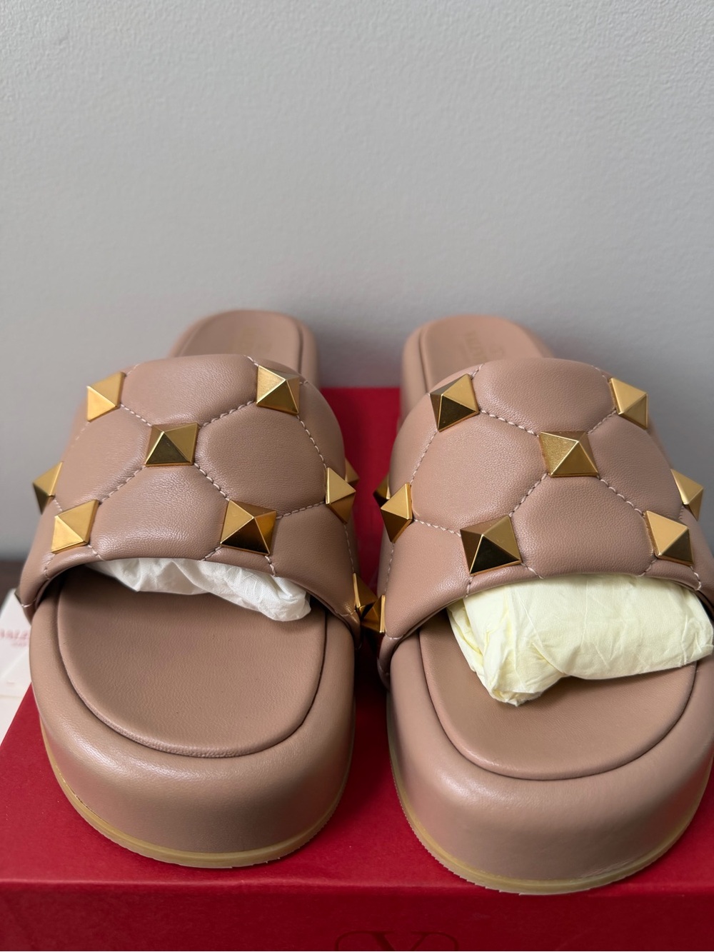 Valentino Nude Pink Quilted Slide Sandals with Gold Studs sz 41.5 ( 11.5) - Picture 2 of 7